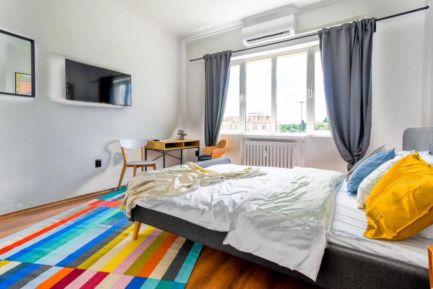 Super Fresh! 3Bdr Apartment In Sofia Center'S Artistic Area Exterior photo