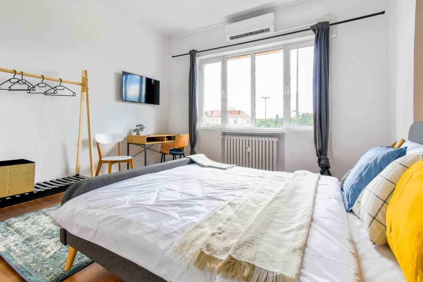 Super Fresh! 3Bdr Apartment In Sofia Center'S Artistic Area Exterior photo